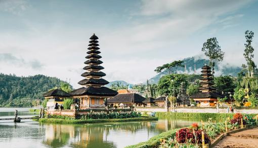 Bali's local color and life features